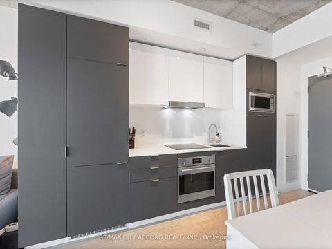 Photo 8 at 305 - 170 Bayview Avenue, Moss Park, Toronto