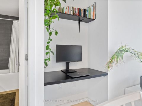 Photo 10 at 305 - 170 Bayview Avenue, Moss Park, Toronto