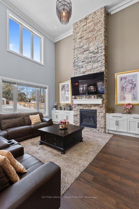 Photo 4 at 276 Sunnybrae Avenue, Stroud, Innisfil