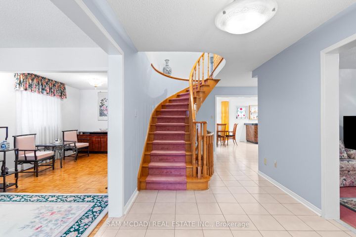 Photo 1 at 4461 Gladebrook Crescent, East Credit, Mississauga