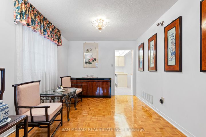 Photo 5 at 4461 Gladebrook Crescent, East Credit, Mississauga