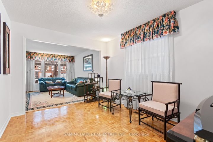 Photo 6 at 4461 Gladebrook Crescent, East Credit, Mississauga