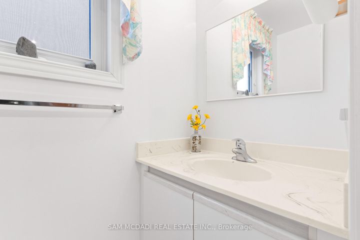 Photo 13 at 4461 Gladebrook Crescent, East Credit, Mississauga