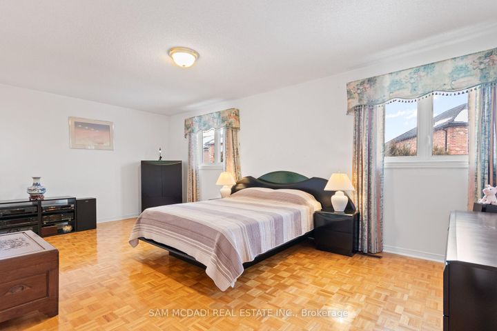 Photo 17 at 4461 Gladebrook Crescent, East Credit, Mississauga