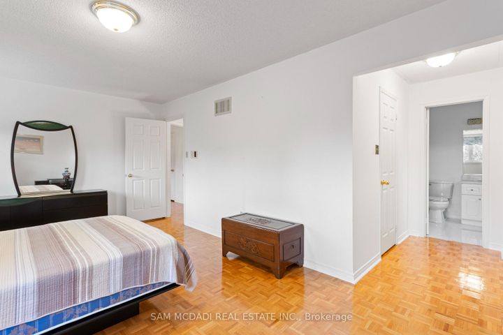 Photo 18 at 4461 Gladebrook Crescent, East Credit, Mississauga