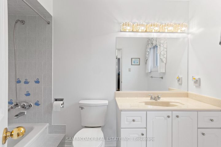 Photo 19 at 4461 Gladebrook Crescent, East Credit, Mississauga