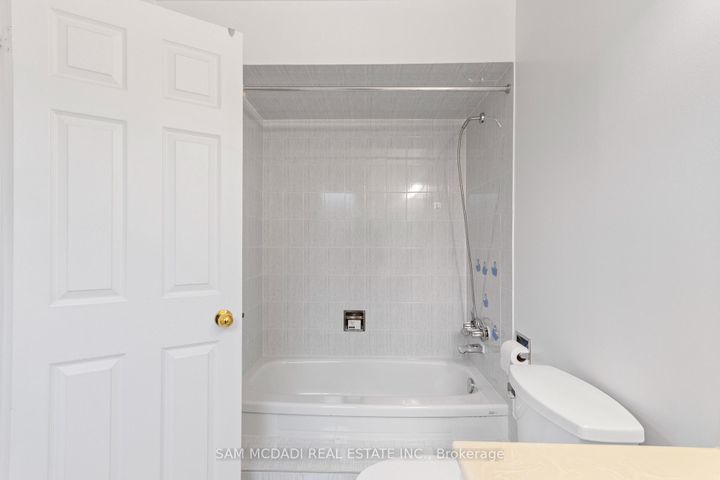 Photo 20 at 4461 Gladebrook Crescent, East Credit, Mississauga