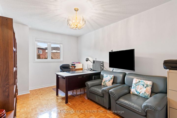 Photo 21 at 4461 Gladebrook Crescent, East Credit, Mississauga