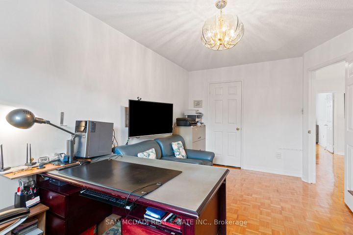 Photo 22 at 4461 Gladebrook Crescent, East Credit, Mississauga