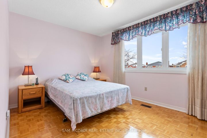 Photo 24 at 4461 Gladebrook Crescent, East Credit, Mississauga
