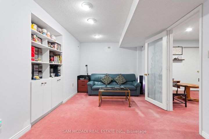 Photo 32 at 4461 Gladebrook Crescent, East Credit, Mississauga