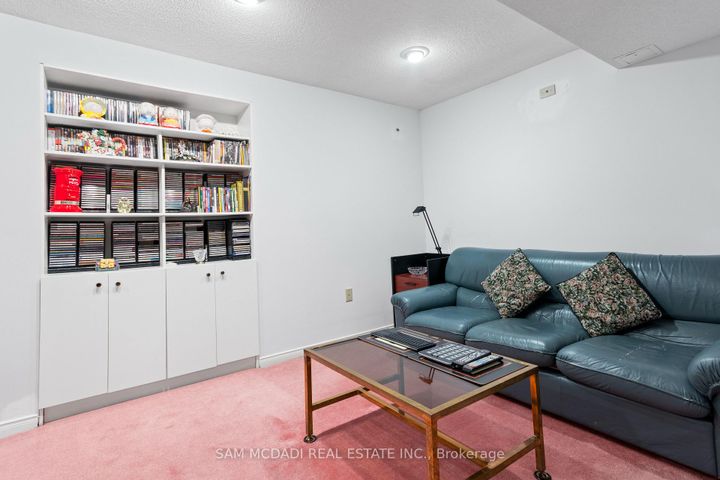 Photo 33 at 4461 Gladebrook Crescent, East Credit, Mississauga