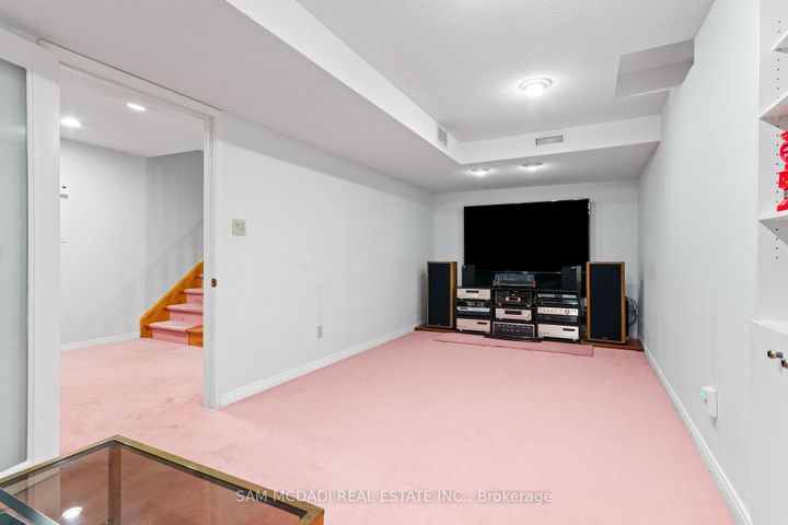 Photo 34 at 4461 Gladebrook Crescent, East Credit, Mississauga