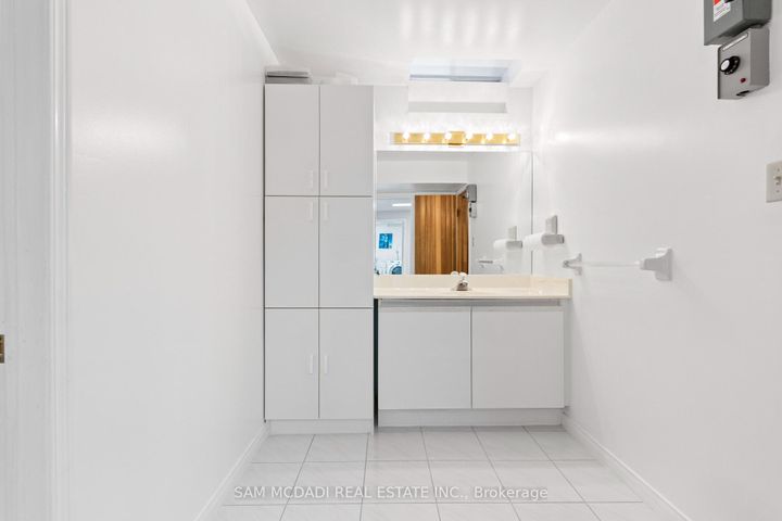 Photo 36 at 4461 Gladebrook Crescent, East Credit, Mississauga