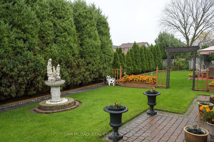 Photo 40 at 4461 Gladebrook Crescent, East Credit, Mississauga