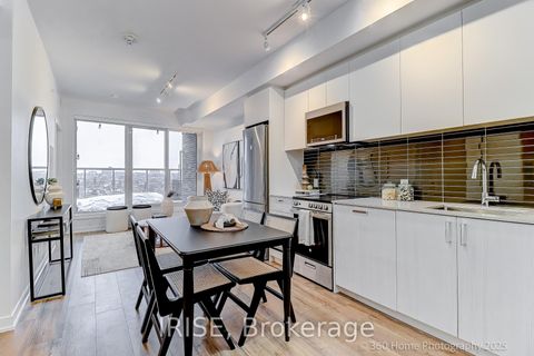 Photo 4 at 716 - 1787 St Clair Avenue W, Pellam Park, Toronto