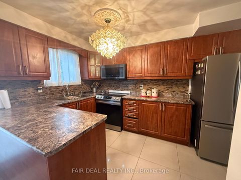Photo 4 at 3720 Brandon Gate Drive, Malton, Mississauga