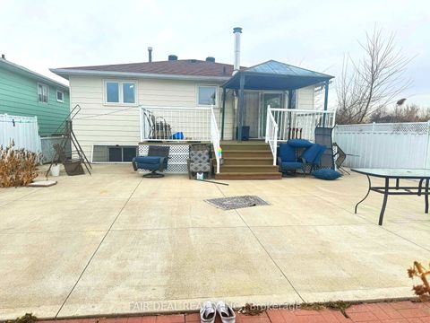 Photo 13 at 3720 Brandon Gate Drive, Malton, Mississauga