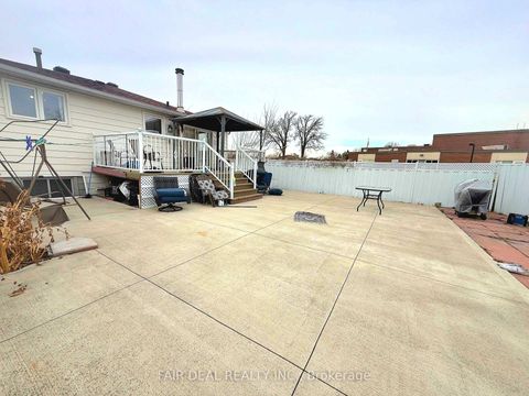 Photo 14 at 3720 Brandon Gate Drive, Malton, Mississauga