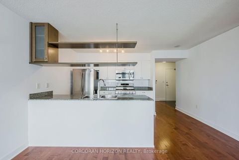 Photo 9 at 609 - 10 Navy Wharf Court, Waterfront Communities C1, Toronto