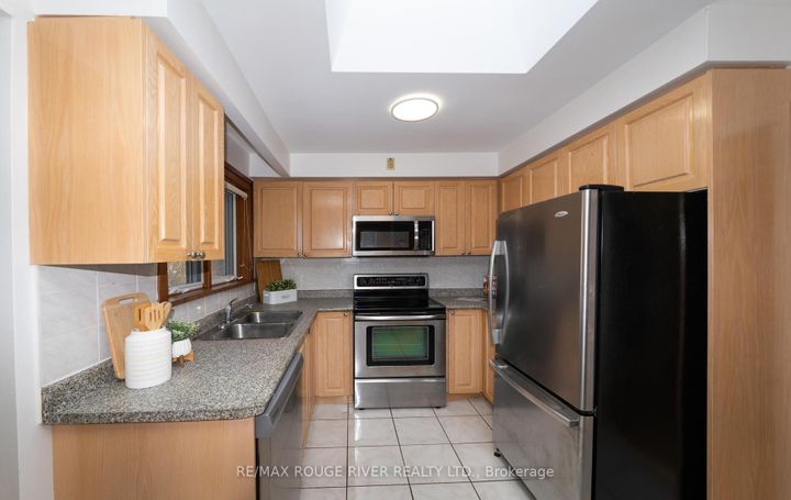 Photo 11 at 48 Limevale Crescent, West Hill, Toronto