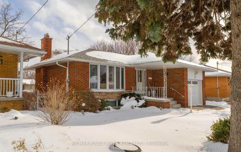 Photo 3 at 48 Limevale Crescent, West Hill, Toronto