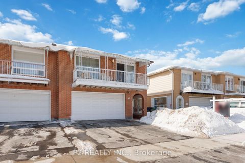 Photo 1 at 88 Hildenboro Square, L'Amoreaux, Toronto