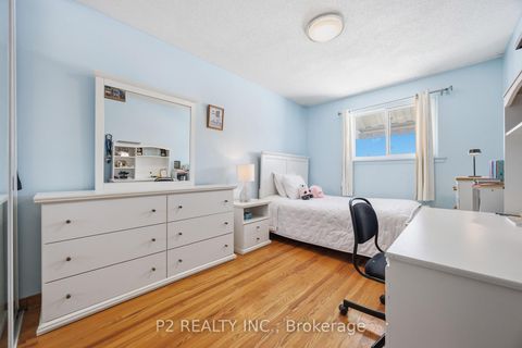Photo 15 at 88 Hildenboro Square, L'Amoreaux, Toronto