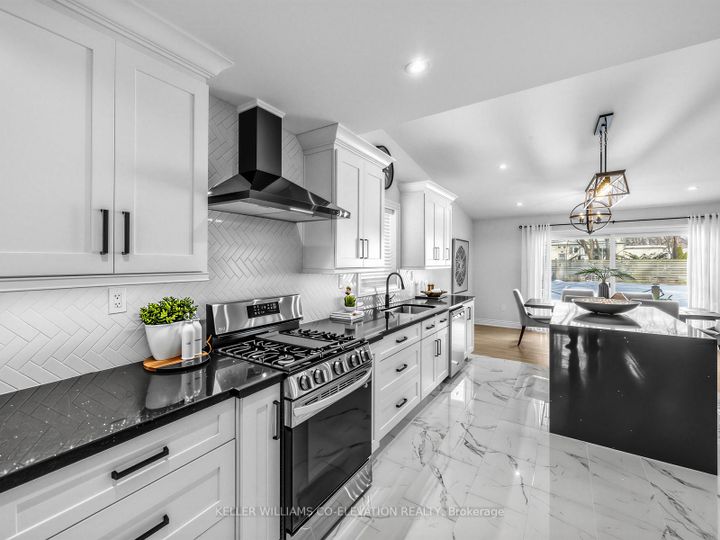 Photo 10 at 999 Henley Road W, Lakeview, Mississauga