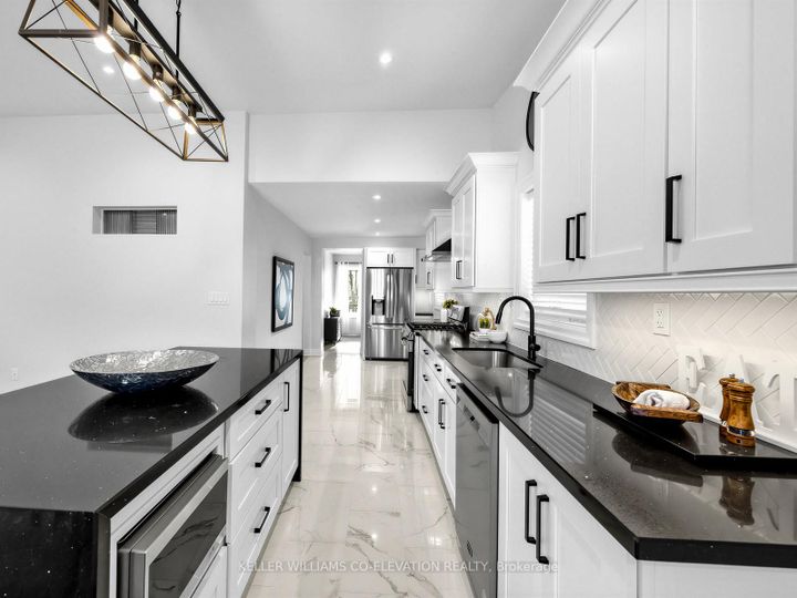 Photo 11 at 999 Henley Road W, Lakeview, Mississauga