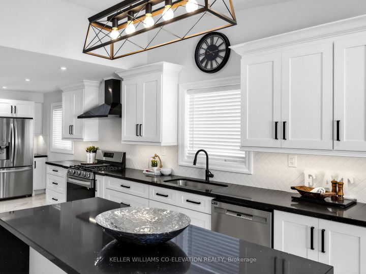 Photo 12 at 999 Henley Road W, Lakeview, Mississauga