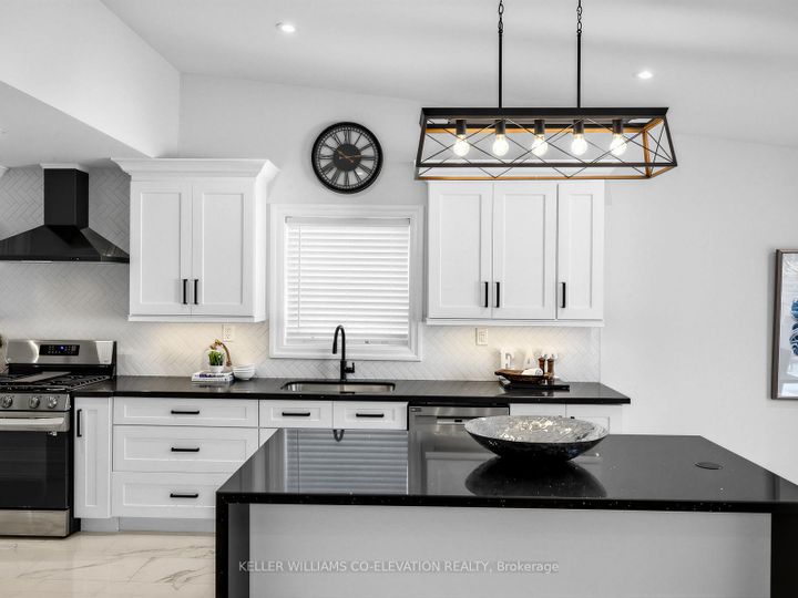 Photo 13 at 999 Henley Road W, Lakeview, Mississauga