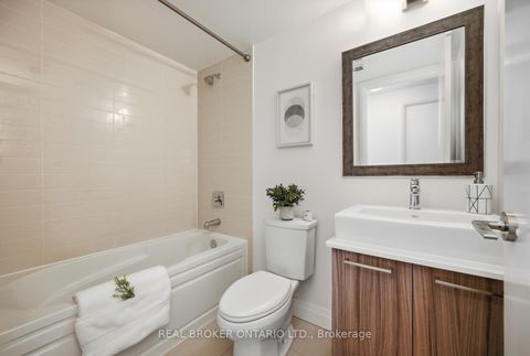 Photo 34 at 805 - 4800 Highway 7, East Woodbridge, Vaughan