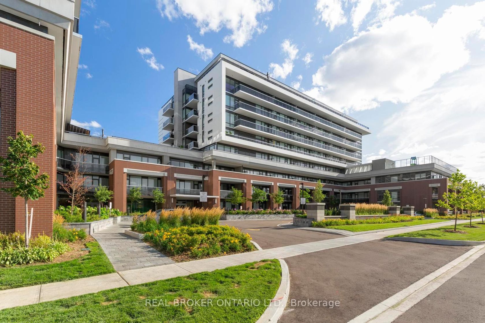 805 - 4800 Highway 7, East Woodbridge, Vaughan photo number 2