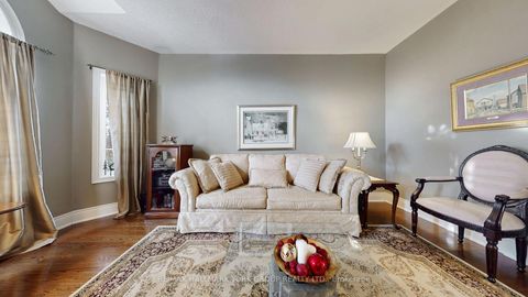 Photo 7 at 1035 Northern Prospect Crescent, Wyndham, Newmarket