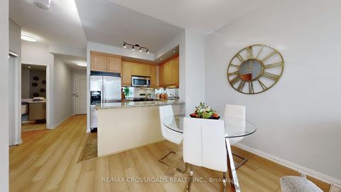 Photo 7 at 927 - 628 Fleet Street, Niagara, Toronto