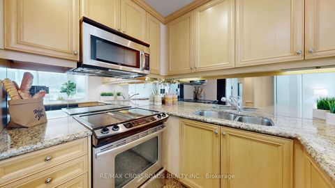 Photo 10 at 927 - 628 Fleet Street, Niagara, Toronto