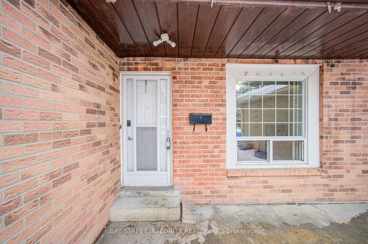 Photo 2 at 107 Autumn Glen Circle, Clairville, Toronto