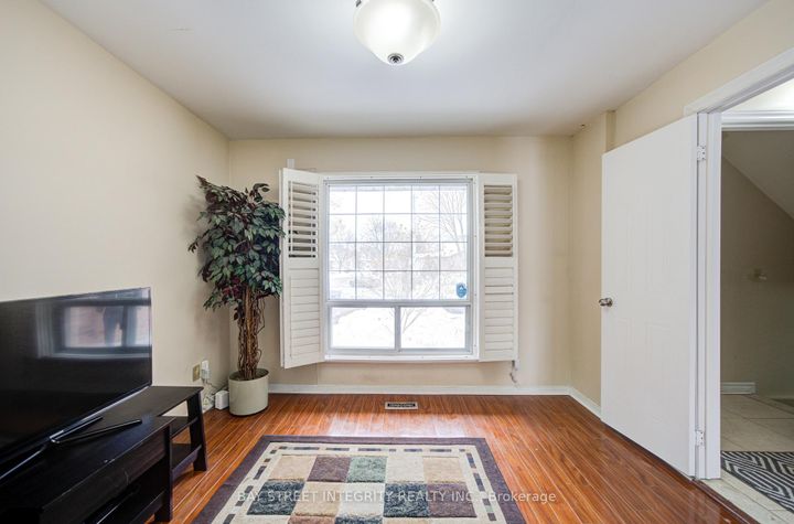 Photo 4 at 107 Autumn Glen Circle, Clairville, Toronto