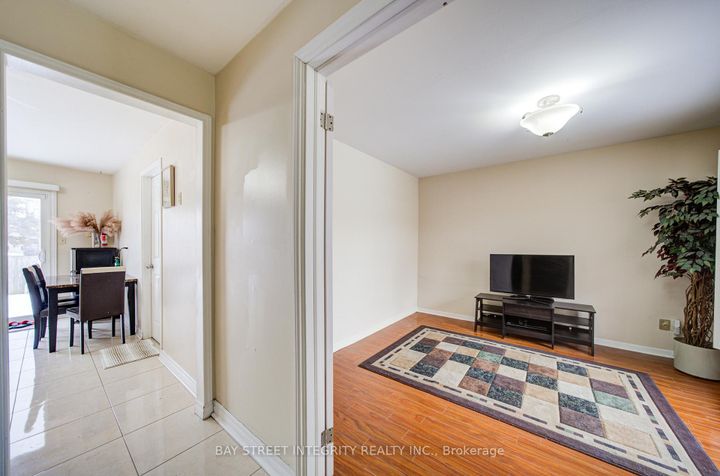 Photo 5 at 107 Autumn Glen Circle, Clairville, Toronto