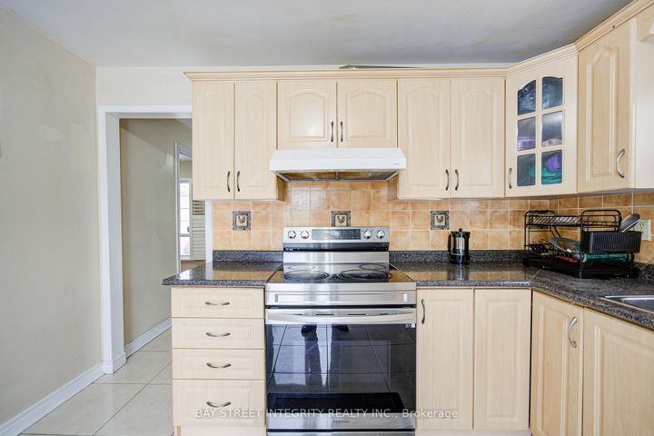 Photo 8 at 107 Autumn Glen Circle, Clairville, Toronto