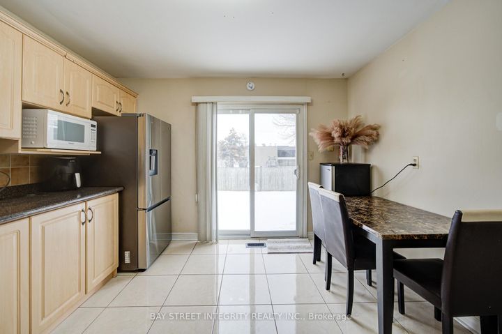 Photo 10 at 107 Autumn Glen Circle, Clairville, Toronto