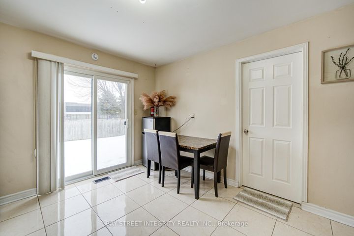 Photo 11 at 107 Autumn Glen Circle, Clairville, Toronto