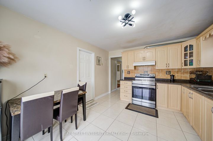 Photo 12 at 107 Autumn Glen Circle, Clairville, Toronto