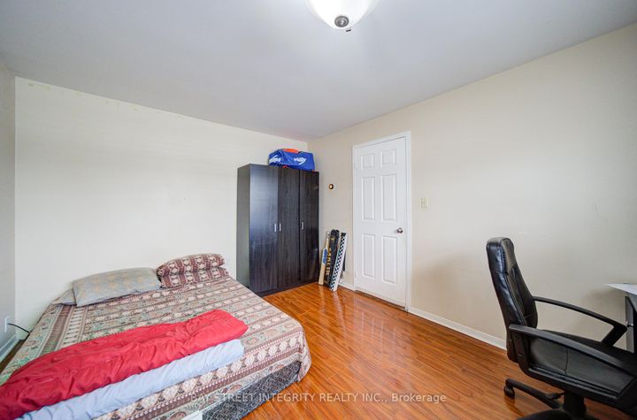 Photo 16 at 107 Autumn Glen Circle, Clairville, Toronto