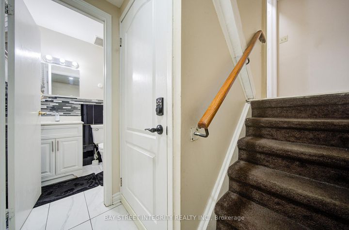 Photo 17 at 107 Autumn Glen Circle, Clairville, Toronto