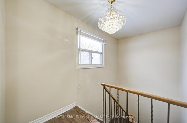 Photo 18 at 107 Autumn Glen Circle, Clairville, Toronto