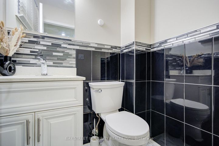 Photo 20 at 107 Autumn Glen Circle, Clairville, Toronto