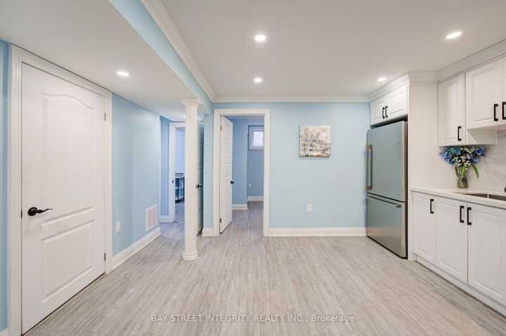 Photo 30 at 107 Autumn Glen Circle, Clairville, Toronto