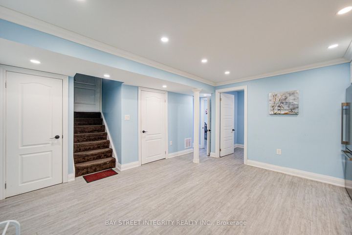 Photo 31 at 107 Autumn Glen Circle, Clairville, Toronto